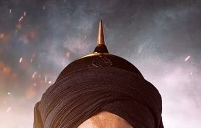أخطاء أفيش مسلسل خالد بن الوليد لعمرو يوسف خوذة خالد بن الوليد كما في الأفيش