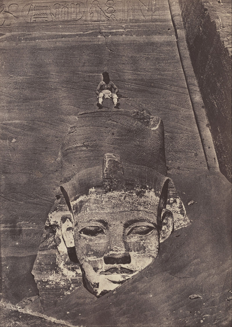 رأس تمثال رمسيس في أبو سمبل
