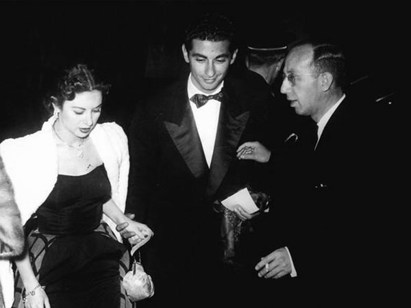 حكاية المقال الذي دافع عن دموع فاتن حمامة وأنقذ زواجها من عمر الشريف فاتن حمامة