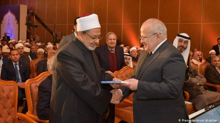 هل هو مجرد تريند؟.. معركة دعوة التجديد الفكري والفقهي وبيان شيخ الأزهر المنفصل عن الواقع التجديد الفكري والفقهي