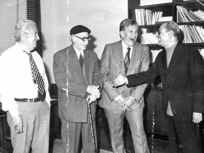 انطفأت أنوار المسرح..الأيام الأخيرة في حياة توفيق الحكيم توفيق الحكيم