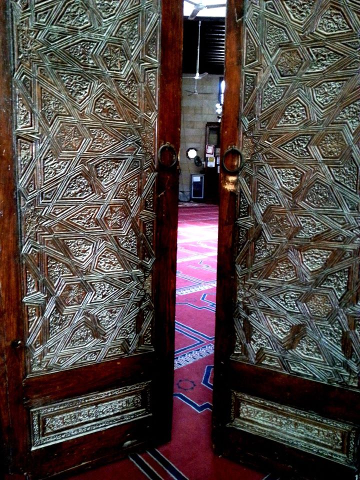 الباب الخشبي لمسجد الإمام الليث