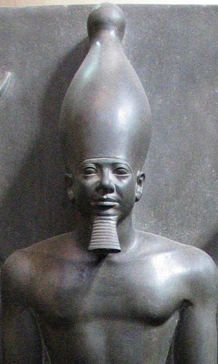 تمثال لمنكاورع المتحف المصري - القاهرة