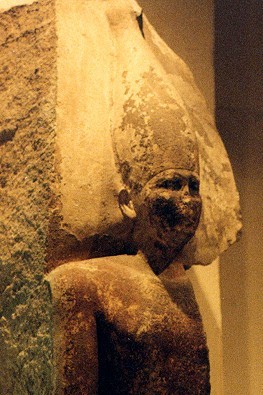 تمثال من الحجر الجيري لسنفرو - المتحف المصري