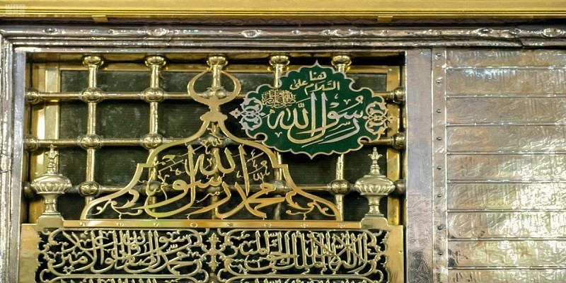 النبي محمد حي في قبره يصلي