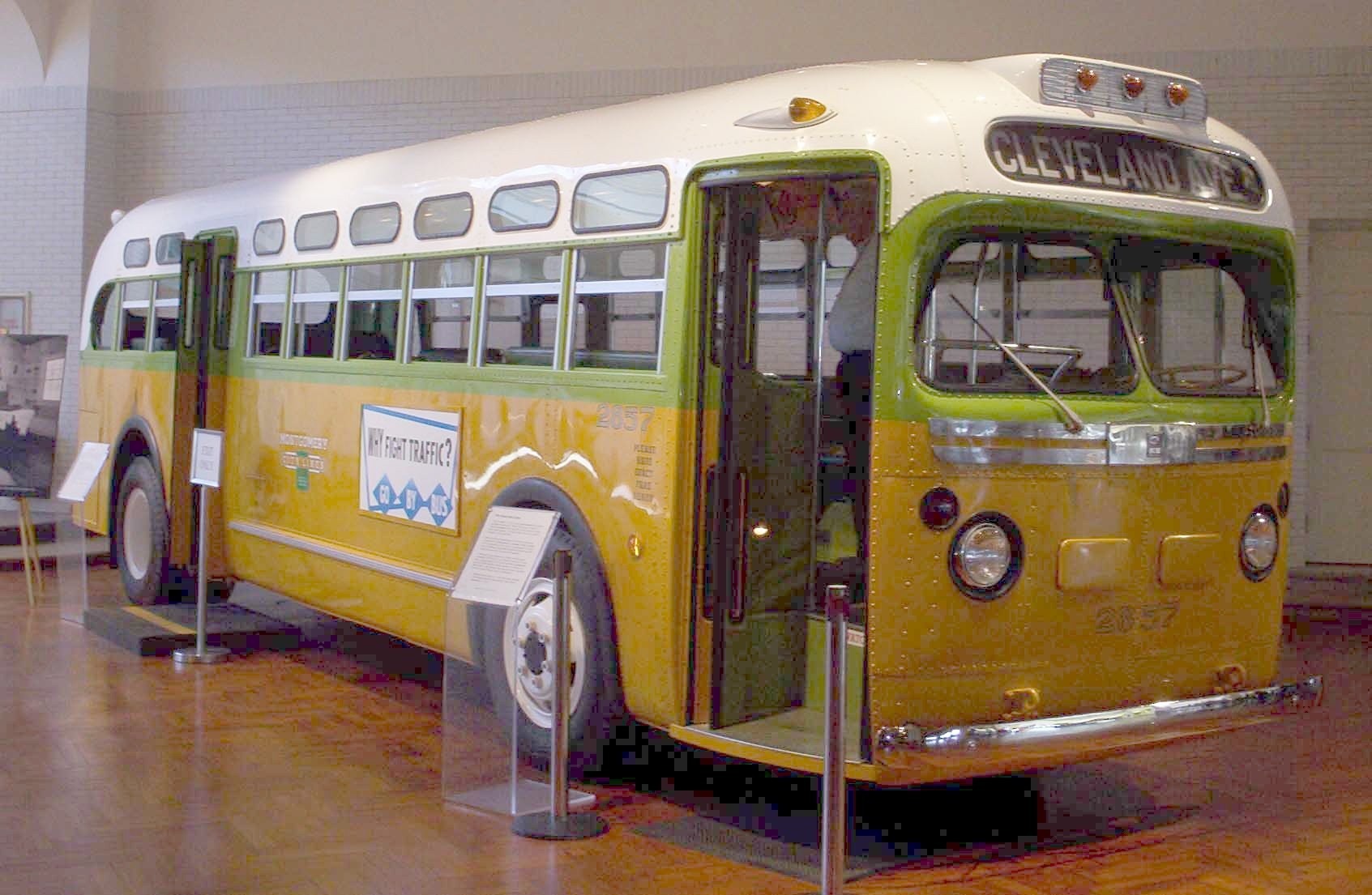 الحافلة التي وقعت به المشكلة في متحف هنري فورد