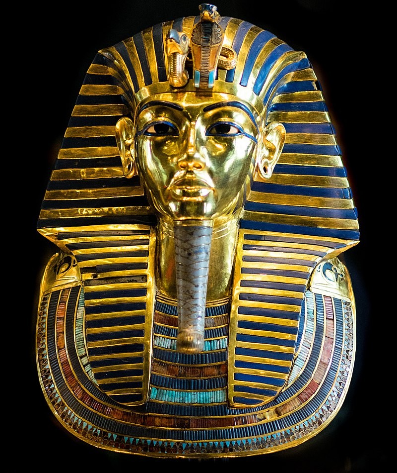 قناع مومياء توت عنخ آمون، في المتحف المصري.