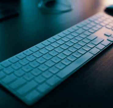 كيفية توصيل لوحة مفاتيح لاسلكية بالكمبيوتر بنظامي تشغيل ويندوز أو ماك