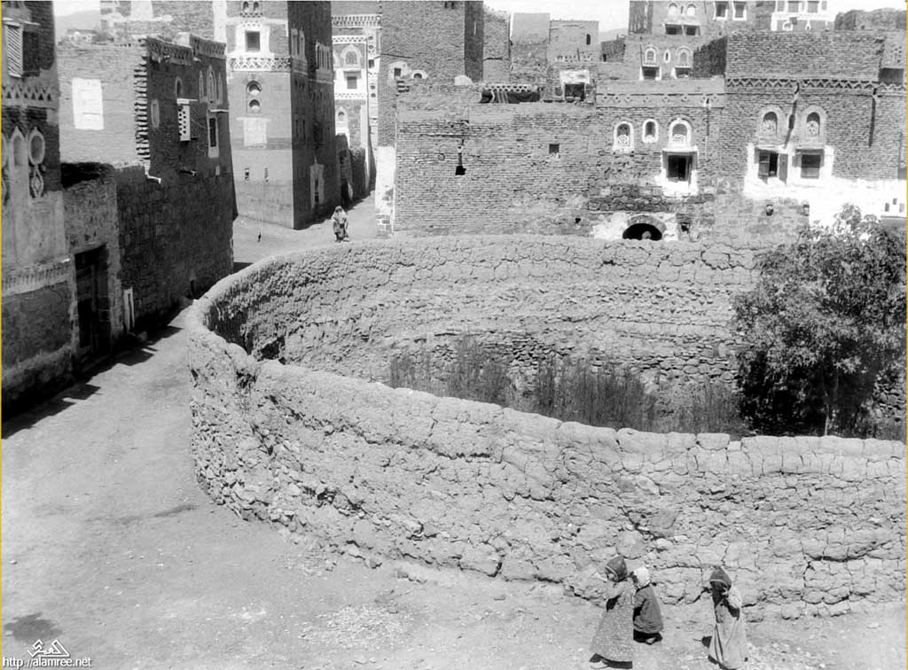 بقايا كعبة ابرهة الحبشي في صنعاء القديمة 1942