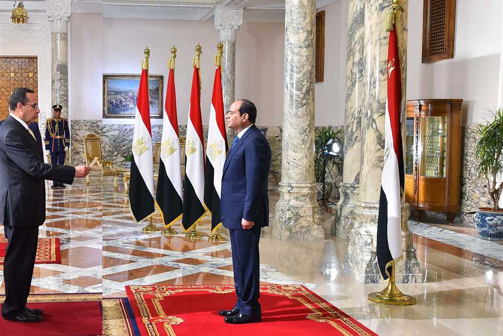 الرئيس السيسي ومحافظ شمال سيناء