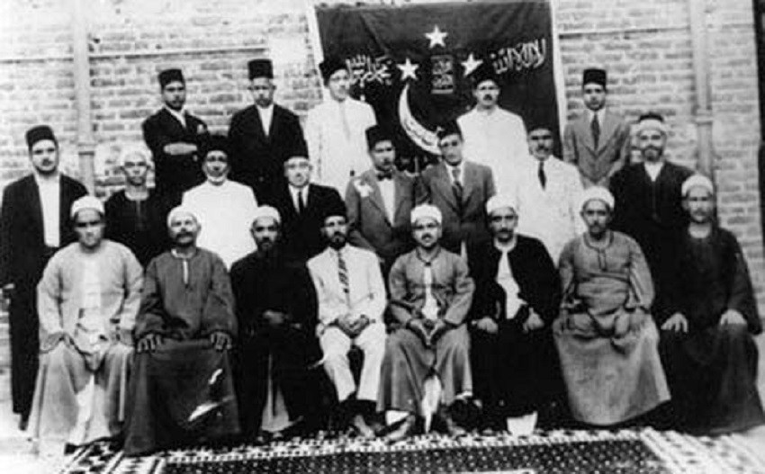 حسن البنا وأعضاء أول هيئة تأسيسية لجماعة الإخوان في الإسماعيلة