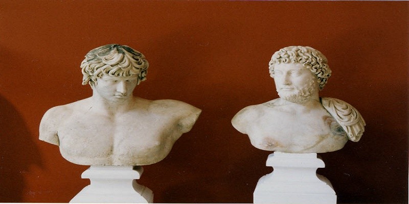 الامبراطور هادريان وأنطونيوس