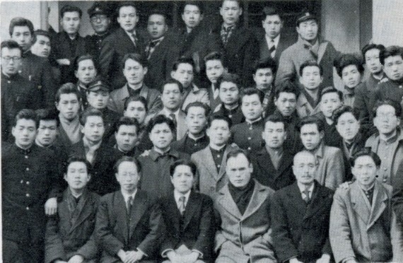 ريوتشي ميتا في عام 1951 - الصف الأمامي الثاني من اليمين