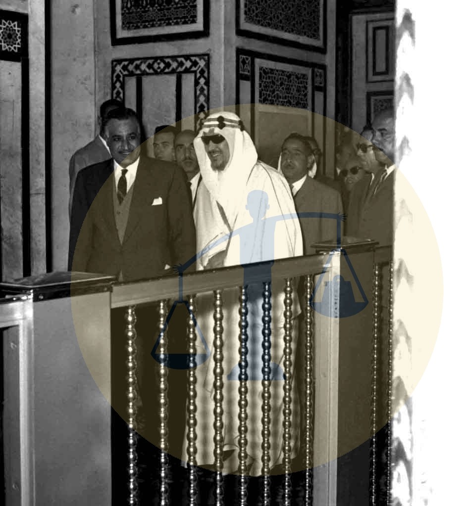 عبدالناصر والملك سعود عند ضريح الإمام الحسين