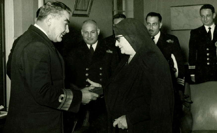 الفريق سليمان عزت يكرم عصمت الإسكندراني