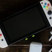 كيفية توصيل سماعات AirPods بجهاز Nintendo Switch باستخدام تحديث المنصة الجديد