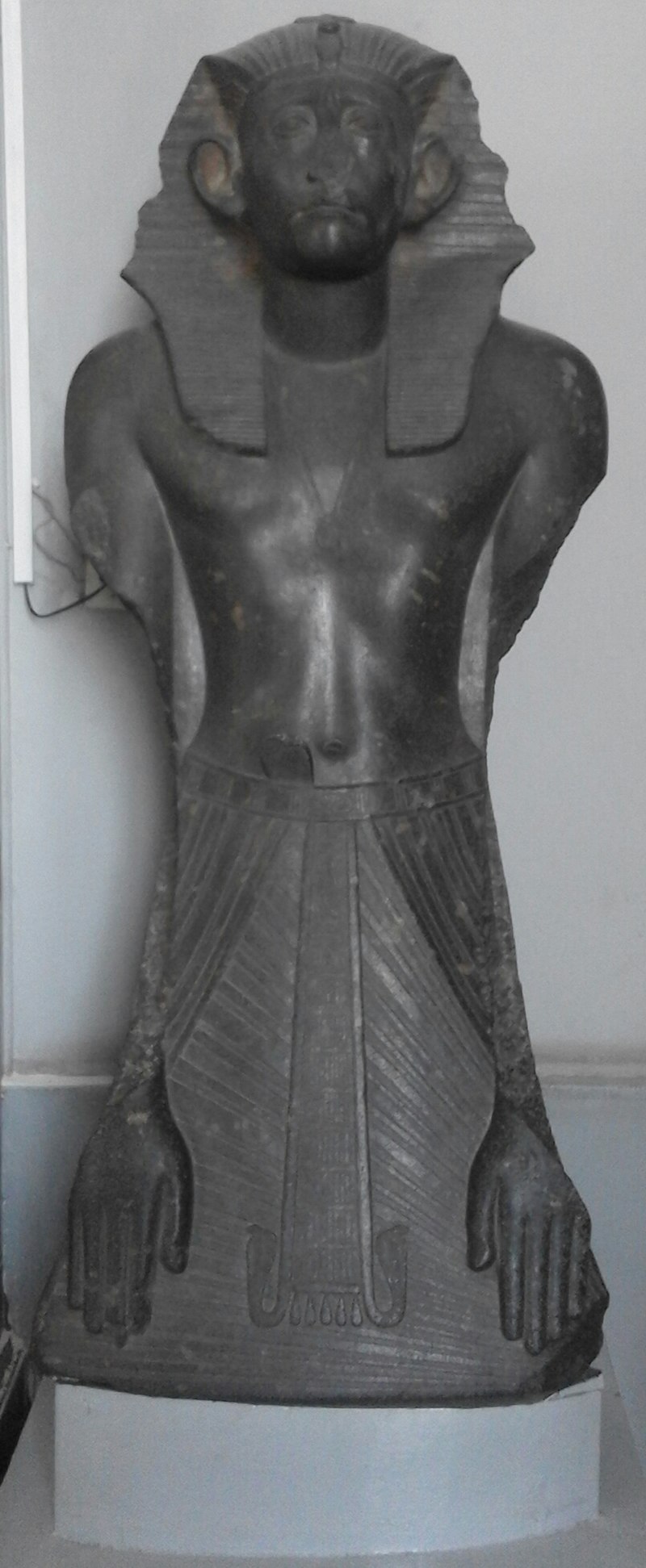 تمثال لسنوسرت الثالث في المتحف المصري