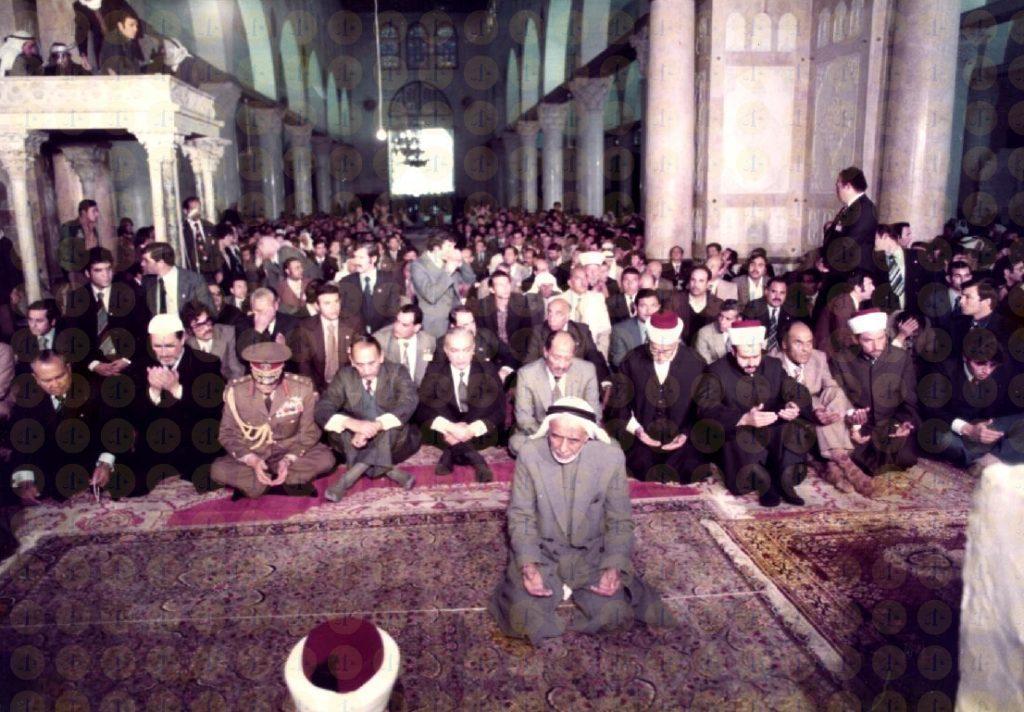 السادات يصلي العيد في المسجد الأقصى