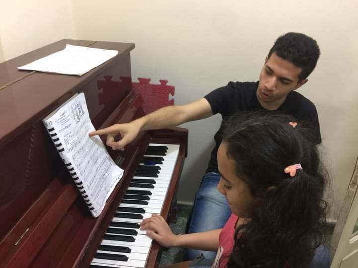 تعليم الأطفال البيانو