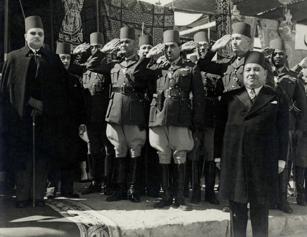 القادة العسكريين مع الملك فاروق أثناء حفل المولد النبوي