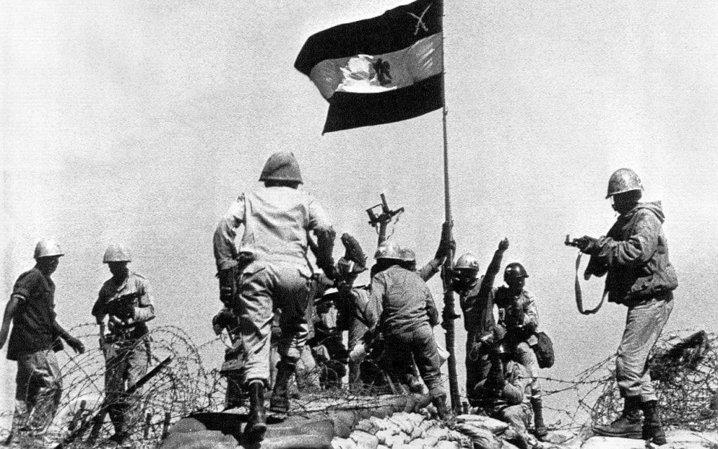 رفع العلم على أرض سيناء