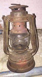 مصباح زيت قديم