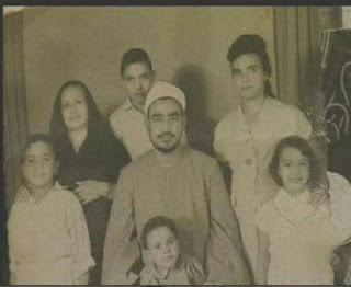 الشيخ النقشبندي وزوجته واولاده