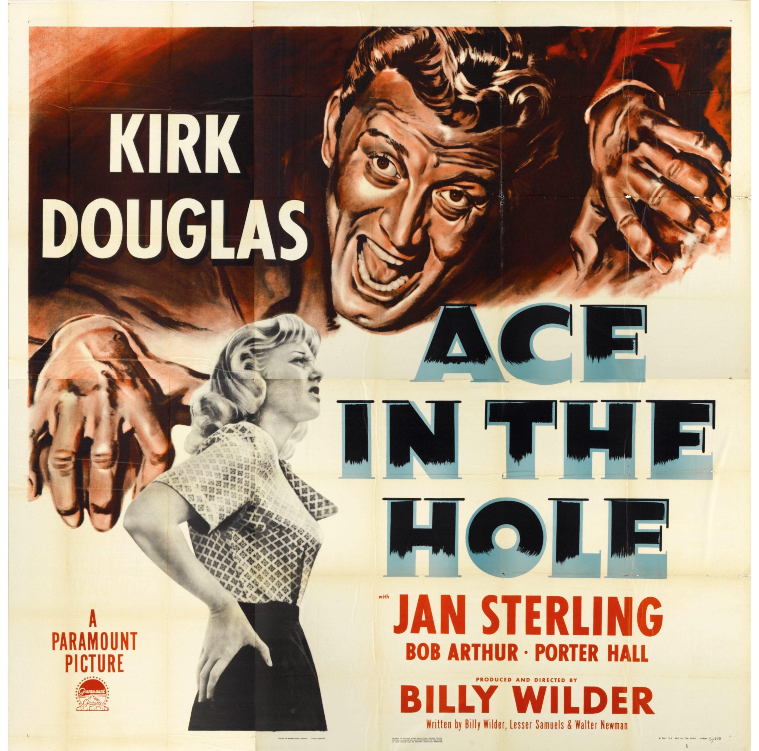 فيلم Ace in the Hole اسمه بالترجمة الحرفية «واحد في الحفرة» وتُرْجِم تجاريًا بـ {بطل في مأزق}