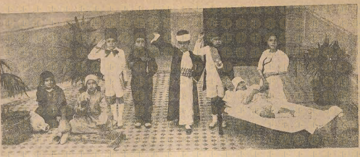 أطفال روضة قصر الدوبارة وهم يمثلون الأزياء المصرية المختلفة