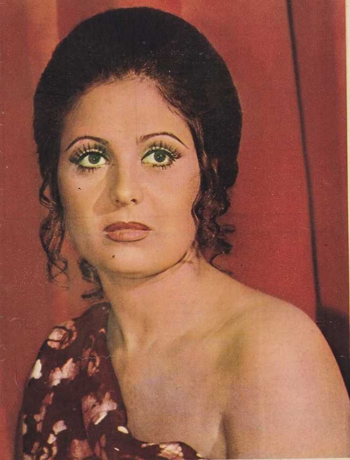 الممثلة زيزى مصطفى