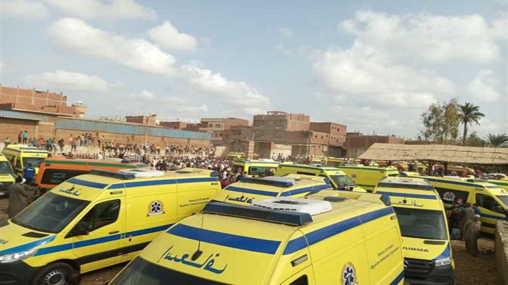 سيارات الإسعاف تحمل جثث المتوفين المصريين في إعصار دانيال