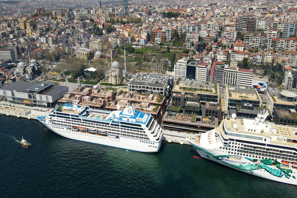 سفن سياحية ترسو في ميناء إسطنبول