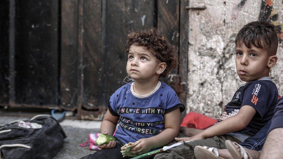 نظرات أطفال غزة