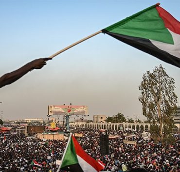 السودان بين الحرب والمشاريع السياسية.. ” الميزان” يحاور قيادي حزبي بارز رانيا عون