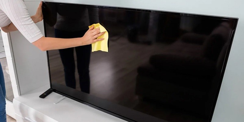 استمتع دومًا بصورة أفضل من خلال تنظيف شاشة التليفزيون بهذه الطريقة الآمنة